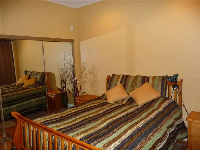 1 bedroom Glebe apartment - June 1 - Photo 3