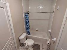 Private room semi private washroom Brampton - Photo 4