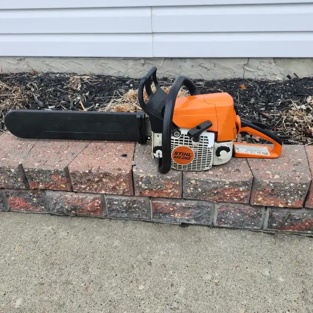 stihl chainsaw - Photo 3