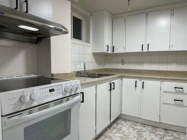 THREE BEDROOMS BASEMENT, 3337 JOLLIFFE AV, MALTON, 2200 DOLLARS - Photo 4