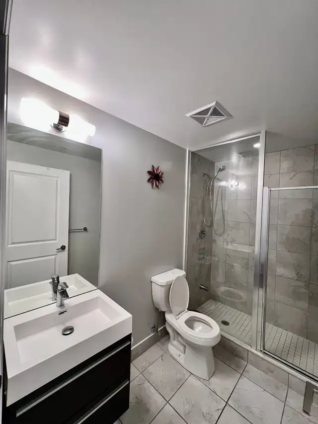 Etobicoke 1bed1bath condo for rent (Female roommate only) - Photo 6