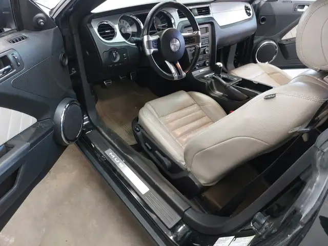 2012 Ford Mustang - Photo 7