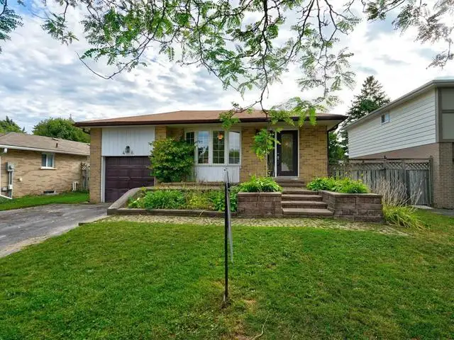 Five Bedrooms Detached House Available for Rent in Barrie