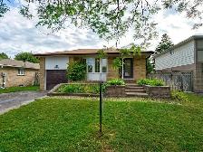 Five Bedrooms Detached House Available for Rent in Barrie