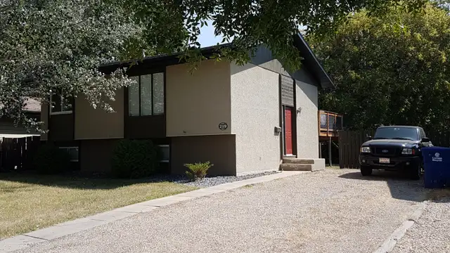 Main Floor House Rental FURNISHED ALL included, 2 bedroom May 1