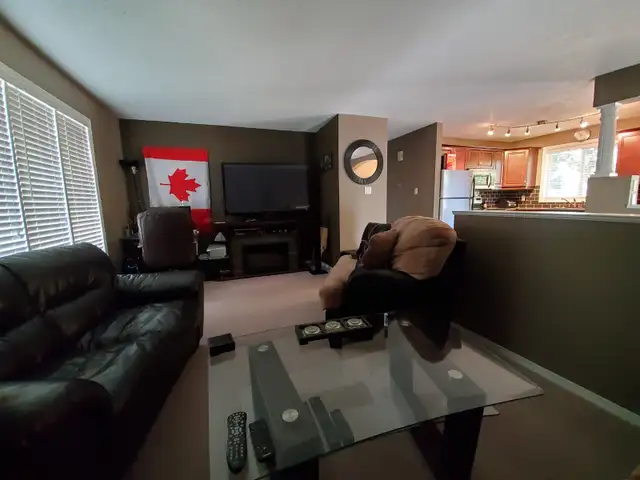 Main Floor House Rental FURNISHED ALL included, 2 bedroom May 1 - Photo 3