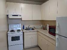 Furnished bachelor studio, Eglinton Station, May 1 - Photo 9