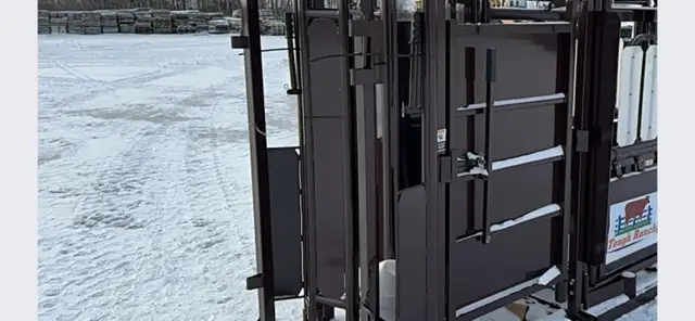 Cattle Squeeze - Photo 5