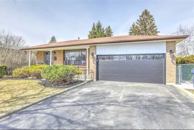 Upgraded semi basement bedroom w/ private washroom/parking