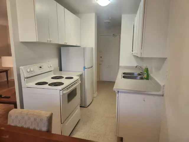 Furnished 2 bdr apt, St. Clair & Victoria Park, East York, May 1 - Photo 8