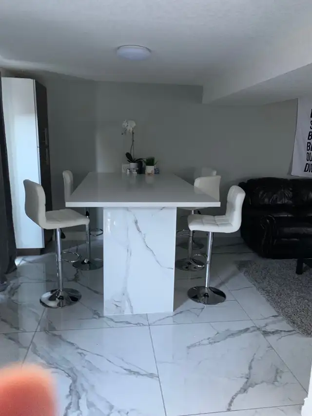 5 bedroom 3 bath house - Photo 4