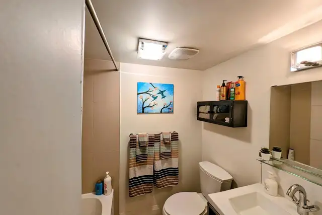 Gorgeous 2 bedroom condo in the prestigious area of Lindenwoods