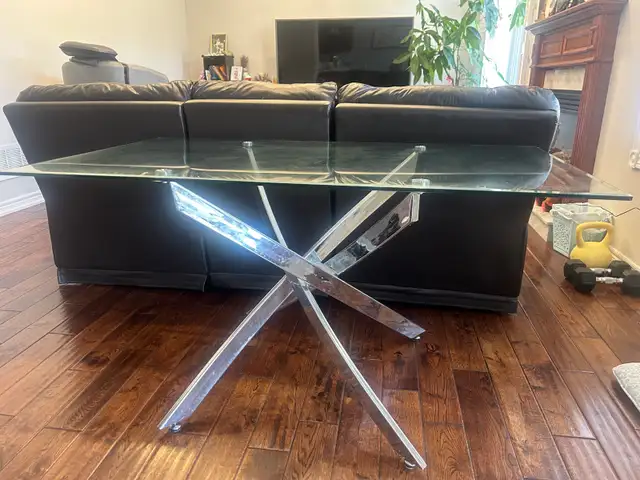 Nice Glass table in good condition - Photo 2