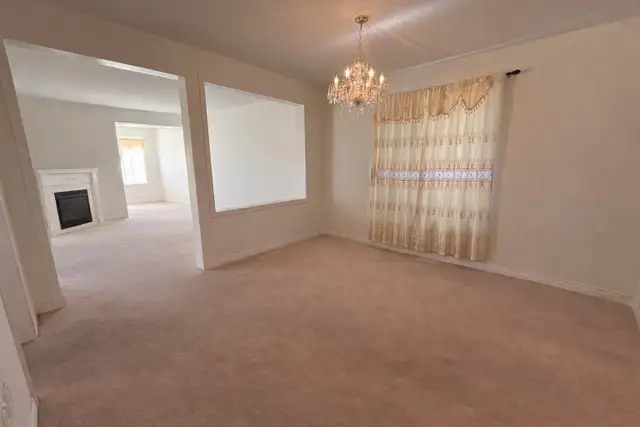 4 Bdrm   4 washroom rental in Oshawa - Photo 5