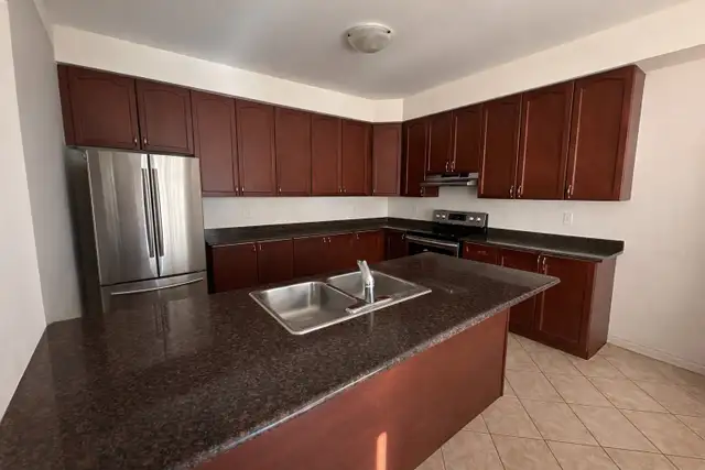 4 Bdrm   4 washroom rental in Oshawa - Photo 8