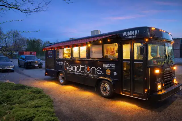 FOOD TRUCK WITH LOCATION – TURNKEY BUSINESS