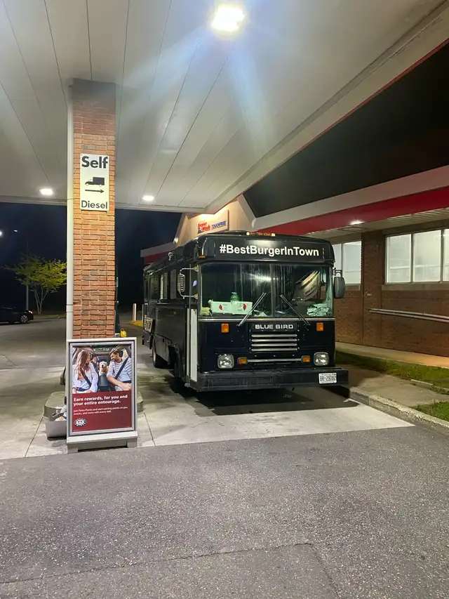 FOOD TRUCK WITH LOCATION – TURNKEY BUSINESS - Photo 7