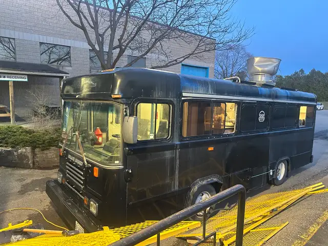 Food Truck with Location - Photo 4