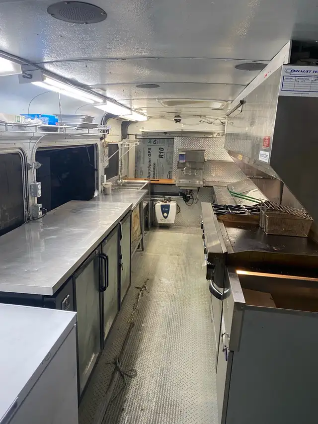 Food Truck With location - Photo 6