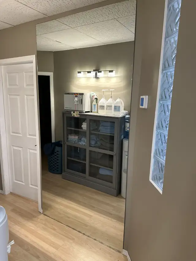 NEWLY Renovated Therapy/Massage Room Available in Vancouver! - Photo 2