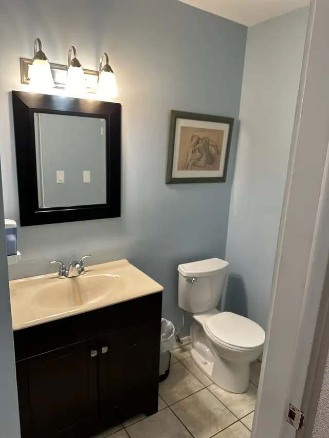 NEWLY Renovated Therapy/Massage Room Available in Vancouver! - Photo 3