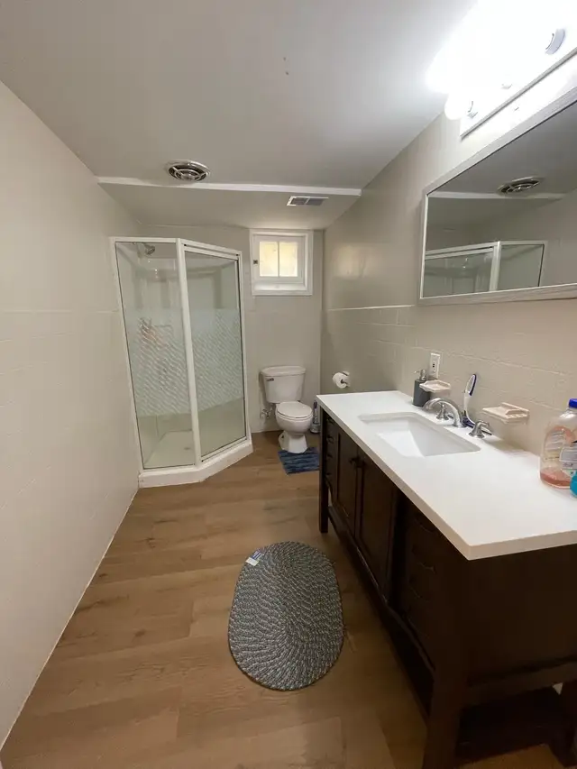 Large room for rent in Oshawa - Photo 4