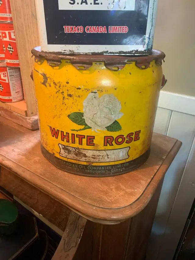 Enarco and white rose tins
