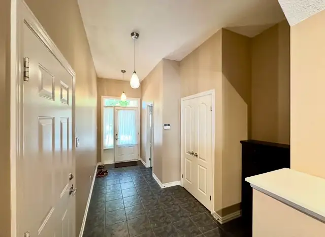Barrhaven AMBIANCE Dr 3-bedroom townhome for rent - Photo 2