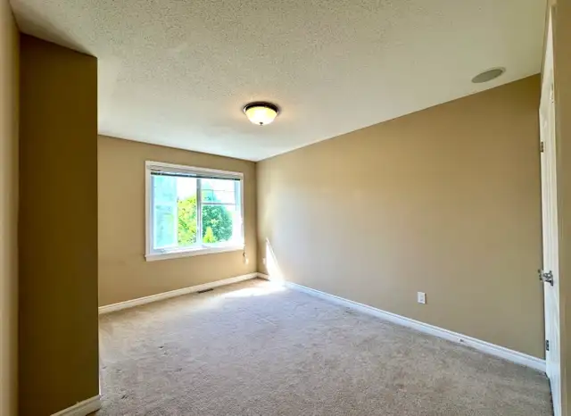Barrhaven AMBIANCE Dr 3-bedroom townhome for rent - Photo 8