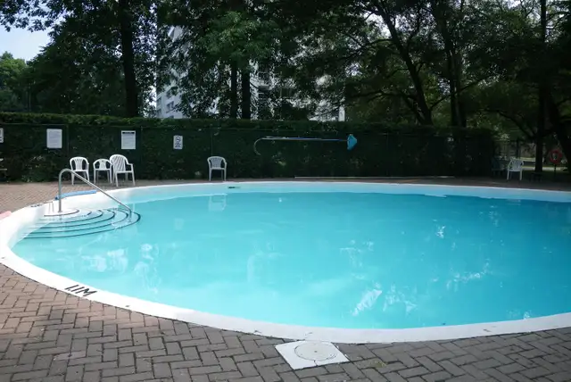 1 bedroom for rent in modern 3-bedroom apartment with lakeview - Photo 5