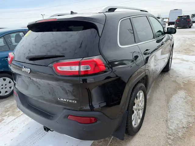 2015 Jeep Cherokee Limited 4cy AWD SUV Top of the Line options - Photo 2