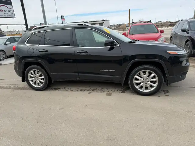 2015 Jeep Cherokee Limited 4cy AWD SUV Top of the Line options - Photo 5