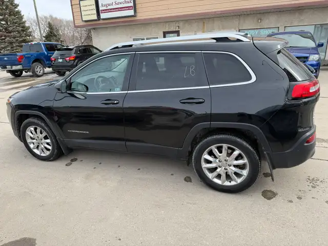 2015 Jeep Cherokee Limited 4cy AWD SUV Top of the Line options - Photo 6