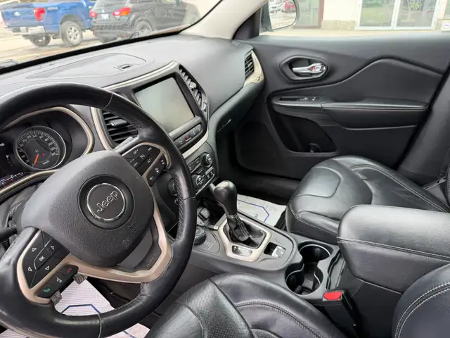 2015 Jeep Cherokee Limited 4cy AWD SUV Top of the Line options - Photo 9