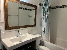 4-bed house, 2-bath with detached garage - Photo 5