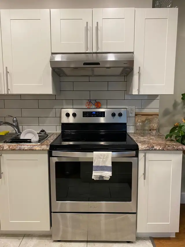 TWO BEDROOM APARTMENT ON MERIVALE ROAD - CENTRAL LOCATION - Photo 5