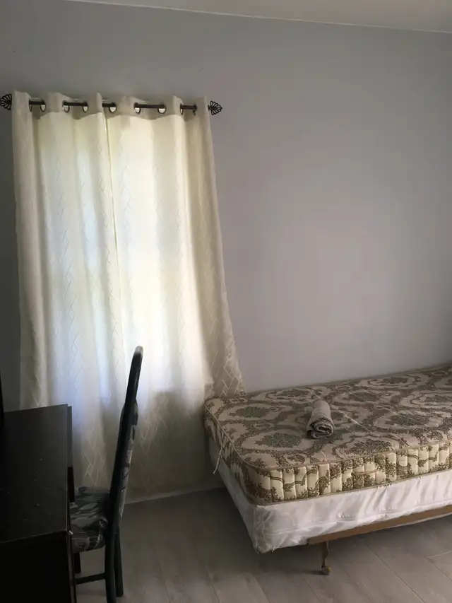 Room near UWindsor on Peter street for rent - Photo 2