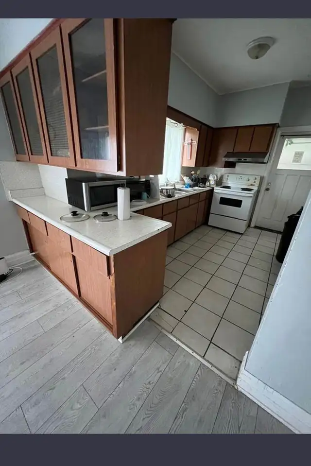 Room near UWindsor on Peter street for rent - Photo 4