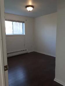 4 ½ unit Renovated - Apartment Available (Brossard Sector A) - Photo 8