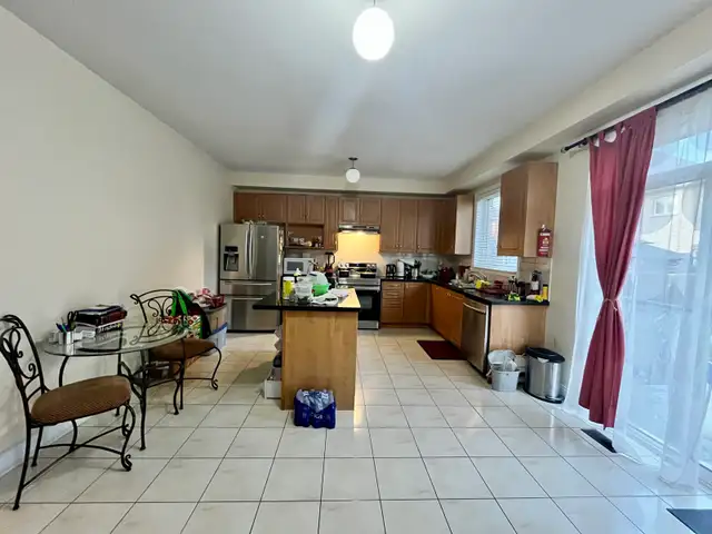 House for rent in Brampton - Photo 5