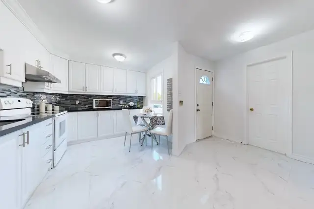 nice house rooms and basement for rent at Mccowan&Mcnicoll