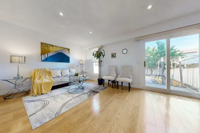 nice house rooms and basement for rent at Mccowan&Mcnicoll - Photo 4