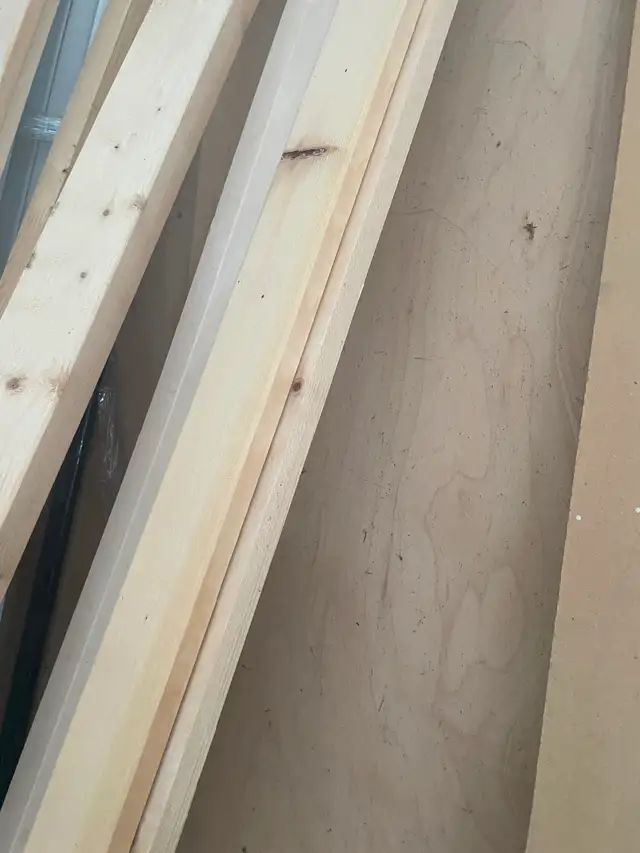 Shelves and moulding - Photo 2