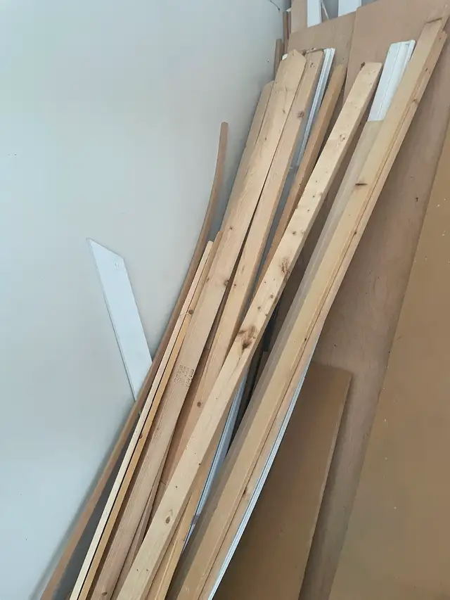 Shelves and moulding - Photo 3