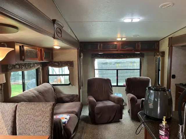 fifthwheel crusader 32 pieds  2014 - Photo 2