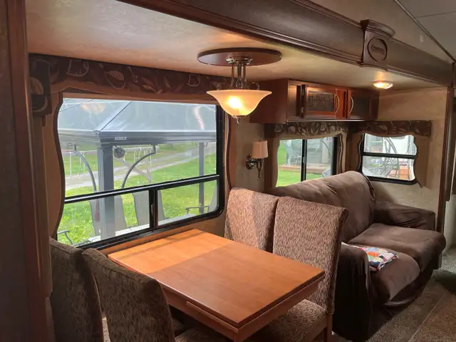 fifthwheel crusader 32 pieds  2014 - Photo 3