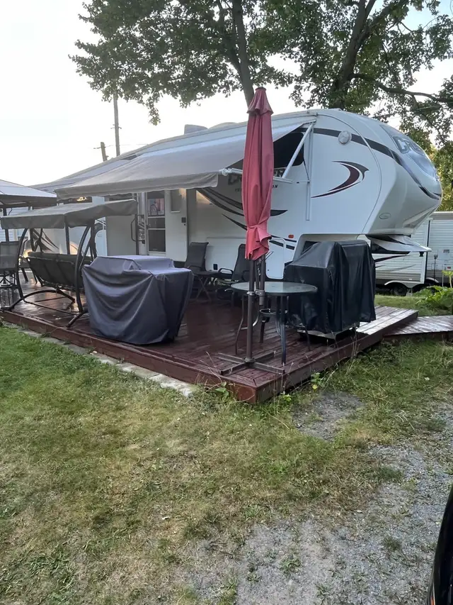 fifthwheel crusader 32 pieds  2014 - Photo 4