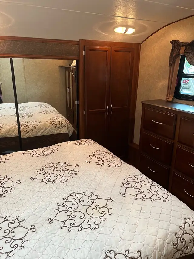 fifthwheel crusader 32 pieds  2014 - Photo 8