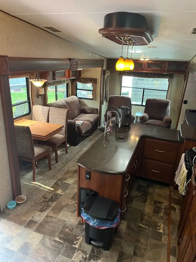 fifthwheel crusader 32 pieds  2014 - Photo 9