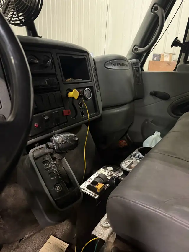 2002 international Dump truck - Photo 4